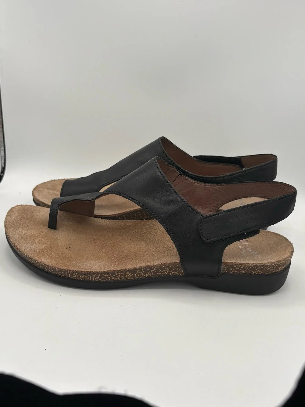 Dansko Reece Sandal Womens Size 8.5 Black Leather Thong Wedge Sandals Comfort